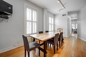 Huge Lincoln Park 6 Bed Duplex with Free Parking! by AllSet Turnover