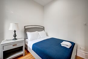 Huge Lincoln Park 6 Bed Duplex with Free Parking! by AllSet Turnover