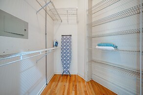 Huge Lincoln Park 6 Bed Duplex with Free Parking! by AllSet Turnover