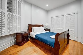 Huge Lincoln Park 6 Bed Duplex with Free Parking! by AllSet Turnover