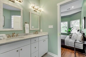 Expansive 5 Bed Home near Chicago's HOT West Loop by AllSet Turnover