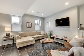 Expansive 5 Bed Home near Chicago's HOT West Loop by AllSet Turnover