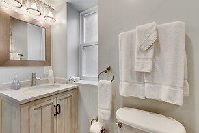 Expansive 5 Bed Home near Chicago's HOT West Loop by AllSet Turnover