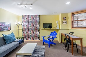 Cozy Lincoln Park Studio - Steps to Zoo! by AllSet Turnover