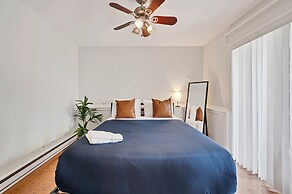 Old Town 3bd 3ba Coach House, Garage Parking Incl by AllSet Turnover