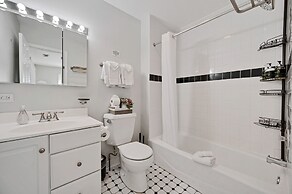 Old Town 3bd 3ba Coach House, Garage Parking Incl by AllSet Turnover