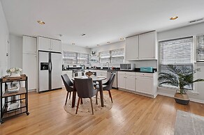 Old Town 3bd 3ba Coach House, Garage Parking Incl by AllSet Turnover