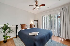 Old Town 3bd 3ba Coach House, Garage Parking Incl by AllSet Turnover