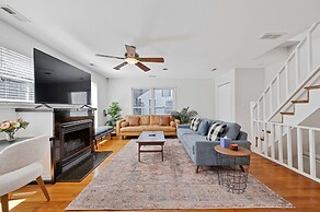 Old Town 3bd 3ba Coach House, Garage Parking Incl by AllSet Turnover