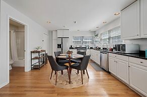 Old Town 3bd 3ba Coach House, Garage Parking Incl by AllSet Turnover