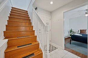 Old Town 3bd 3ba Coach House, Garage Parking Incl by AllSet Turnover