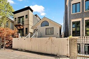 Old Town 3bd 3ba Coach House, Garage Parking Incl by AllSet Turnover