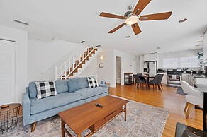 Old Town 3bd 3ba Coach House, Garage Parking Incl by AllSet Turnover