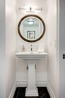 Spacious Luxury Townhouse - Old Town by AllSet Turnover