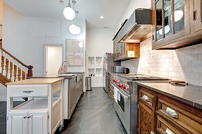 Spacious Luxury Townhouse - Old Town by AllSet Turnover