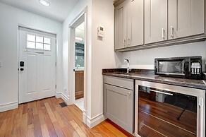 Spacious Luxury Townhouse - Old Town by AllSet Turnover