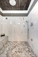 Spacious Luxury Townhouse - Old Town by AllSet Turnover