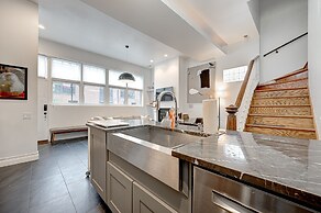 Spacious Luxury Townhouse - Old Town by AllSet Turnover