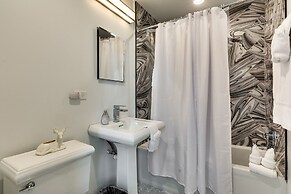 Modern Luxury in Old Town - Sleeps 4 by AllSet Turnover