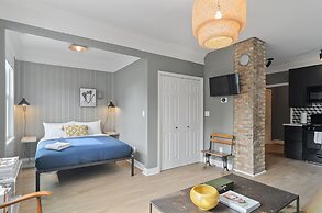 Spectacular Pilsen Studio for 2! by AllSet Turnover