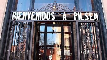 Spectacular Pilsen Studio for 2! by AllSet Turnover