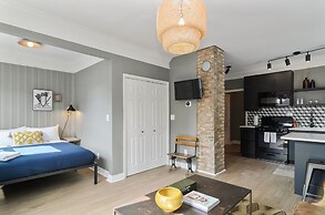 Spectacular Pilsen Studio for 2! by AllSet Turnover