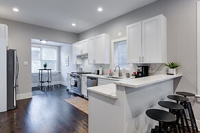 Attn Cubs Fans-Steps from Wrigley, FREE Parking by AllSet Turnover