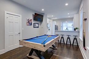 Attn Cubs Fans-Steps from Wrigley, FREE Parking by AllSet Turnover