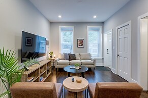 Attn Cubs Fans-Steps from Wrigley, FREE Parking by AllSet Turnover