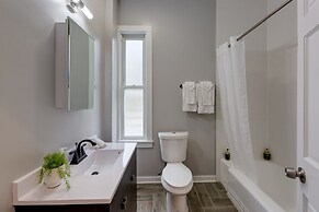 Attn Cubs Fans-Steps from Wrigley, FREE Parking by AllSet Turnover