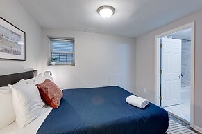 Attn Cubs Fans-Steps from Wrigley, FREE Parking by AllSet Turnover