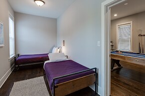 Attn Cubs Fans-Steps from Wrigley, FREE Parking by AllSet Turnover