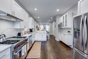 Attn Cubs Fans-Steps from Wrigley, FREE Parking by AllSet Turnover