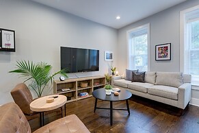 Attn Cubs Fans-Steps from Wrigley, FREE Parking by AllSet Turnover