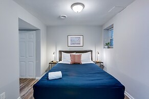 Attn Cubs Fans-Steps from Wrigley, FREE Parking by AllSet Turnover