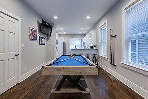 Attn Cubs Fans-Steps from Wrigley, FREE Parking by AllSet Turnover