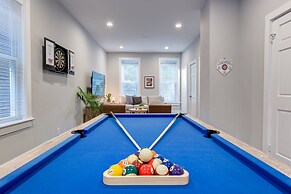 Attn Cubs Fans-Steps from Wrigley, FREE Parking by AllSet Turnover