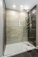 Perfect Lincoln Park Retreat - Walk to DePaul! by AllSet Turnover