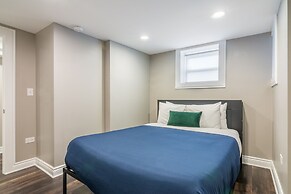 Perfect Lincoln Park Retreat - Walk to DePaul! by AllSet Turnover