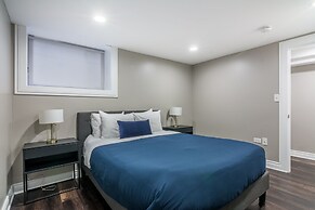 Perfect Lincoln Park Retreat - Walk to DePaul! by AllSet Turnover