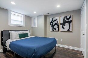 Perfect Lincoln Park Retreat - Walk to DePaul! by AllSet Turnover
