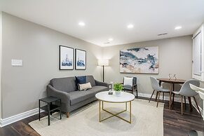 Perfect Lincoln Park Retreat - Walk to DePaul! by AllSet Turnover