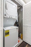 Perfect Lincoln Park Retreat - Walk to DePaul! by AllSet Turnover