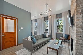 Newly Designed 3bd In Heart of Ukrainian Village by AllSet Turnover