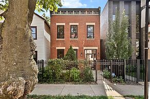 Newly Designed 3bd In Heart of Ukrainian Village by AllSet Turnover