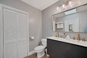 Newly Designed 3bd In Heart of Ukrainian Village by AllSet Turnover