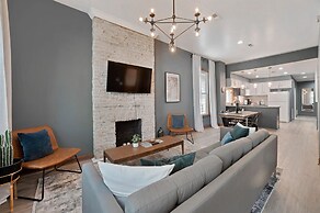 Newly Designed 3bd In Heart of Ukrainian Village by AllSet Turnover