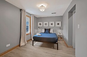 Newly Designed 3bd In Heart of Ukrainian Village by AllSet Turnover