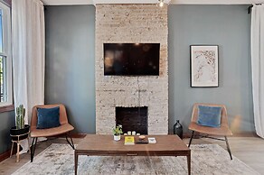 Newly Designed 3bd In Heart of Ukrainian Village by AllSet Turnover