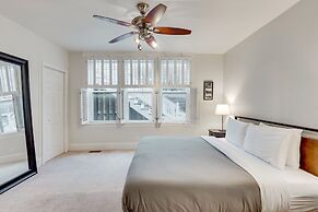 Near the Blue Line! 3 Bedrooms in River West by AllSet Turnover